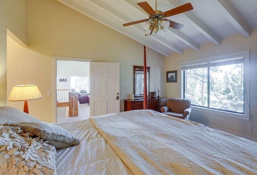 Spacious Tahoe City Retreat < 2 Mi To Lake Tahoe!