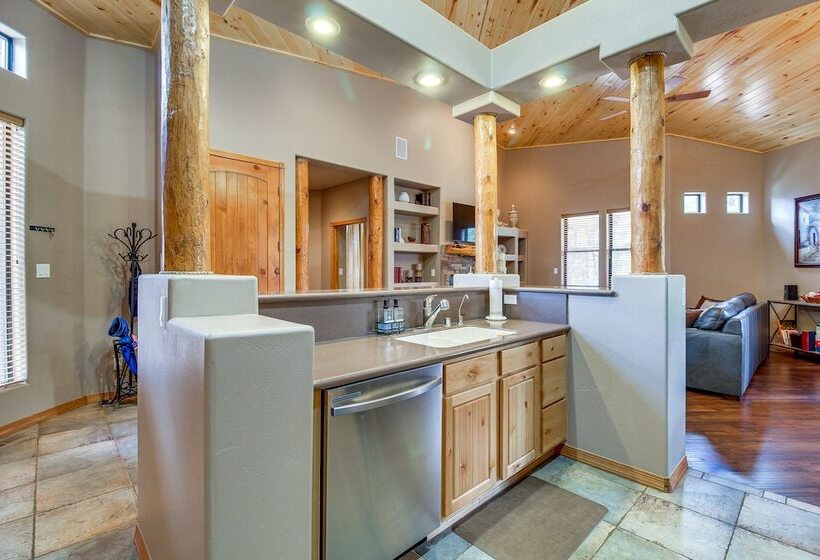 Spacious Torreon Cabin W/ Deck & Gas Grill!