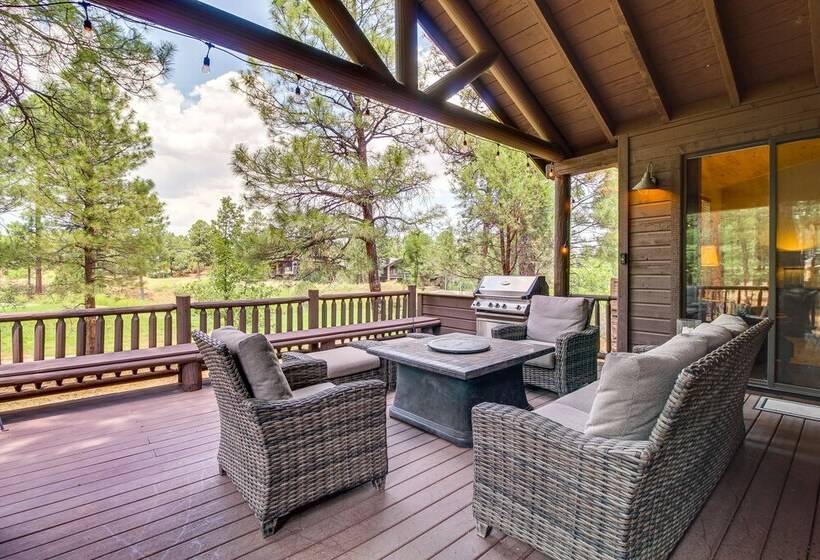 Spacious Torreon Cabin W/ Deck & Gas Grill!