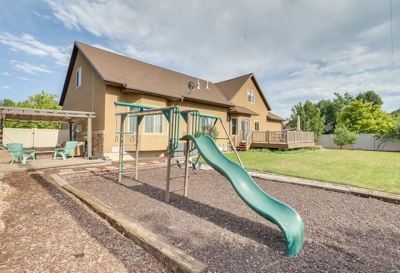 Spacious Utah Retreat W/ Deck, Grill & Fire Pit!