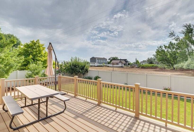 Spacious Utah Retreat W/ Deck, Grill & Fire Pit!