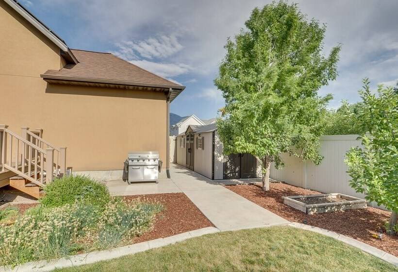 Spacious Utah Retreat W/ Deck, Grill & Fire Pit!