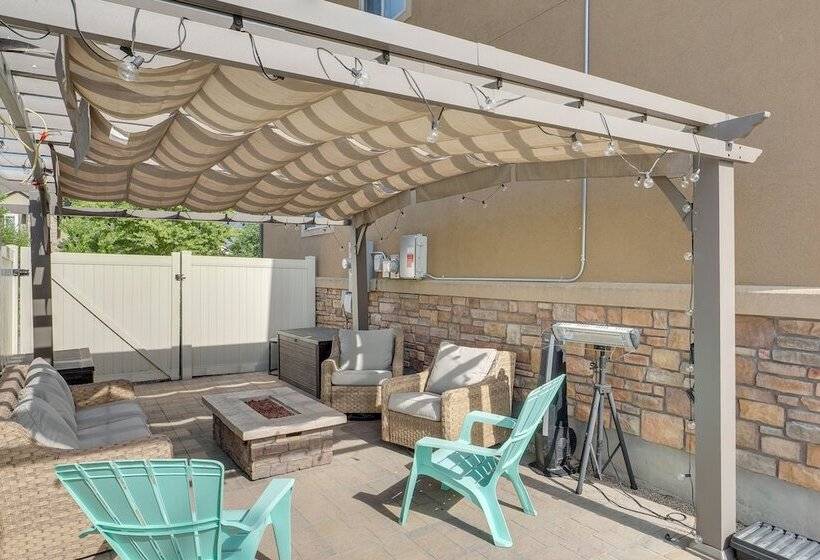 Spacious Utah Retreat W/ Deck, Grill & Fire Pit!