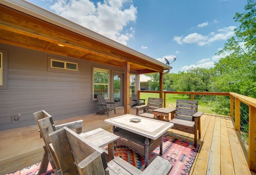 Spicewood Ranch Cabin W/ Deck, Barn Access!