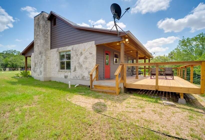 Spicewood Ranch Cabin W/ Deck, Barn Access!