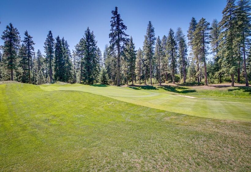 Stunning Cle Elum Retreat W/ Fire Pit & Hot Tub!