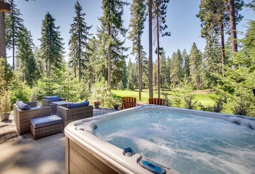 Stunning Cle Elum Retreat W/ Fire Pit & Hot Tub!
