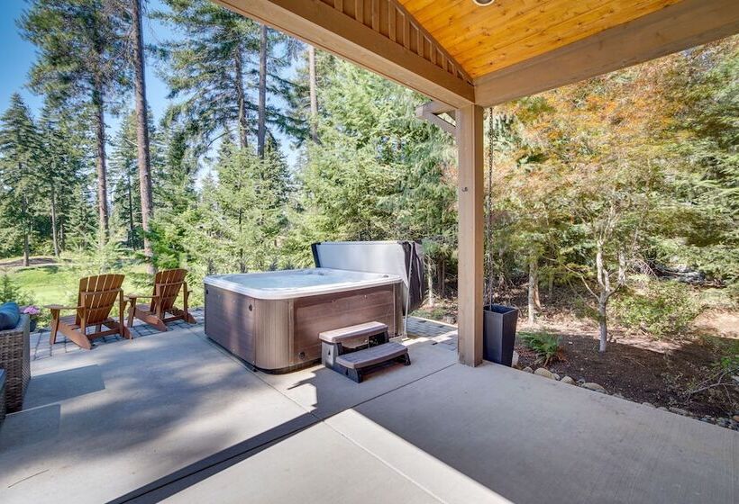Stunning Cle Elum Retreat W/ Fire Pit & Hot Tub!
