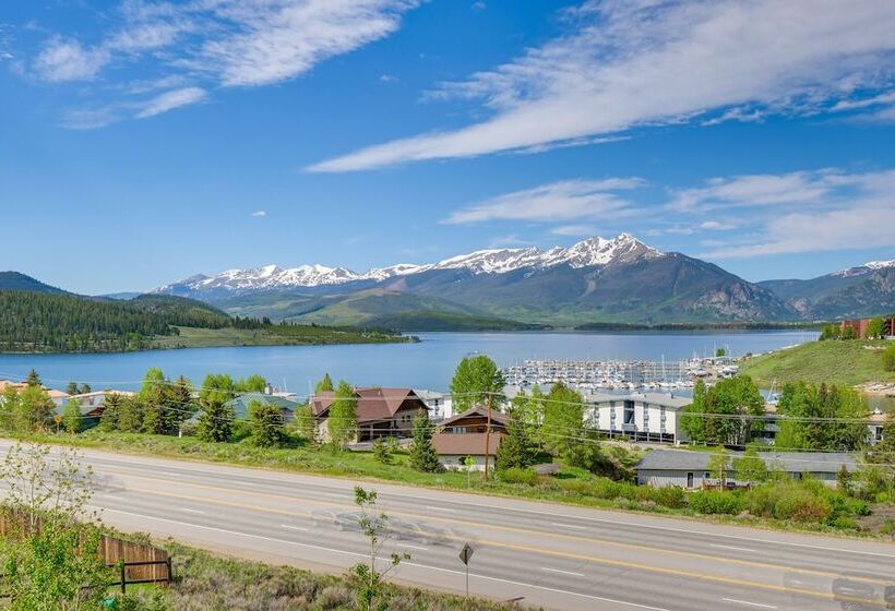 Hot Tub & Views: Summit County Ski Getaway!