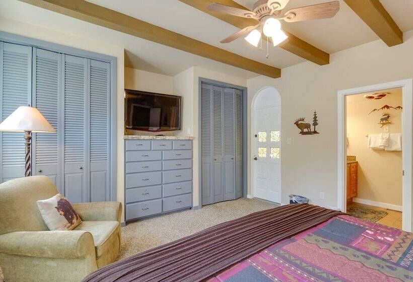 Hot Tub & Views: Summit County Ski Getaway!