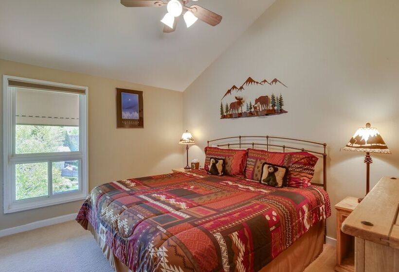 Hot Tub & Views: Summit County Ski Getaway!