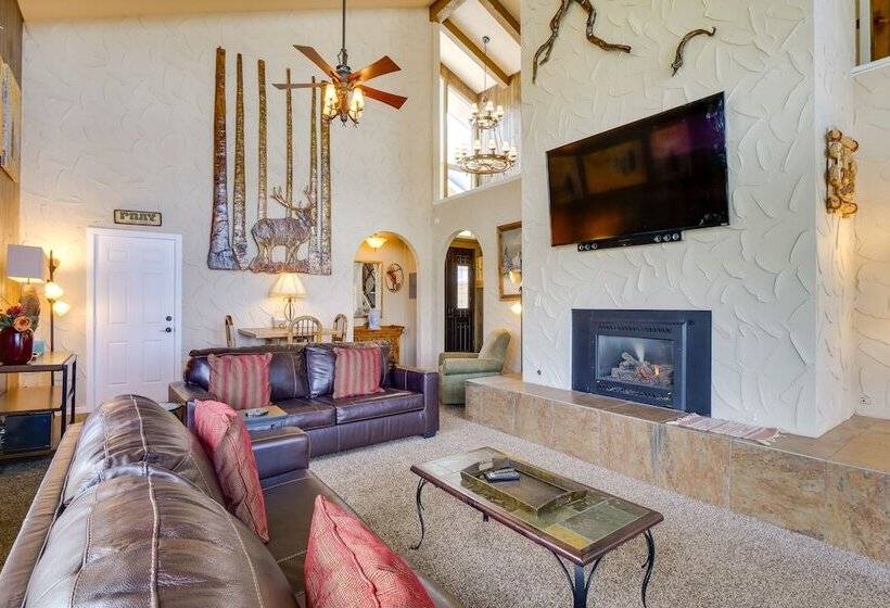 Hot Tub & Views: Summit County Ski Getaway!