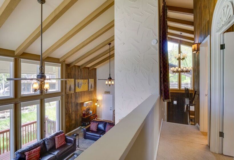 Hot Tub & Views: Summit County Ski Getaway!