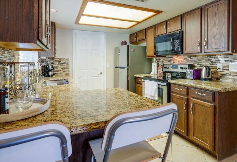 Sun Lakes Home In Retirement Community W/ 3 Pools