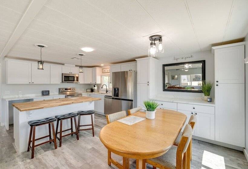 Sun Lakes Vacation Rental: Bbq Grill & Pool Access