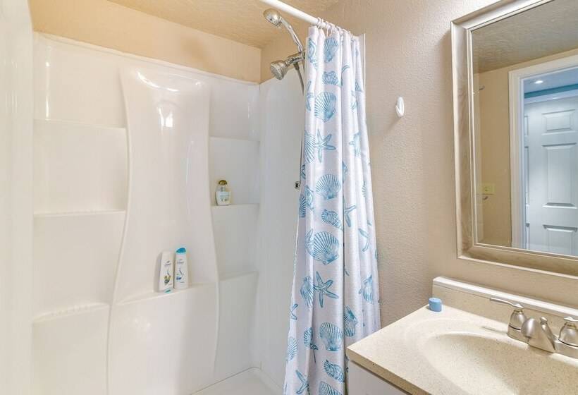 Deck & Grill: Sunny Cottage In Crystal Beach!