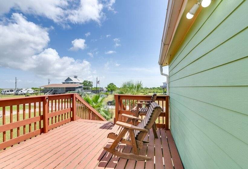 Deck & Grill: Sunny Cottage In Crystal Beach!