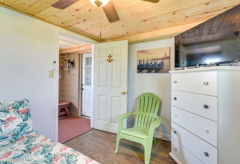 Deck & Grill: Sunny Cottage In Crystal Beach!