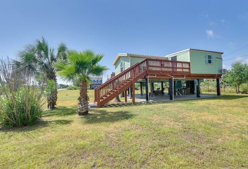 Deck & Grill: Sunny Cottage In Crystal Beach!