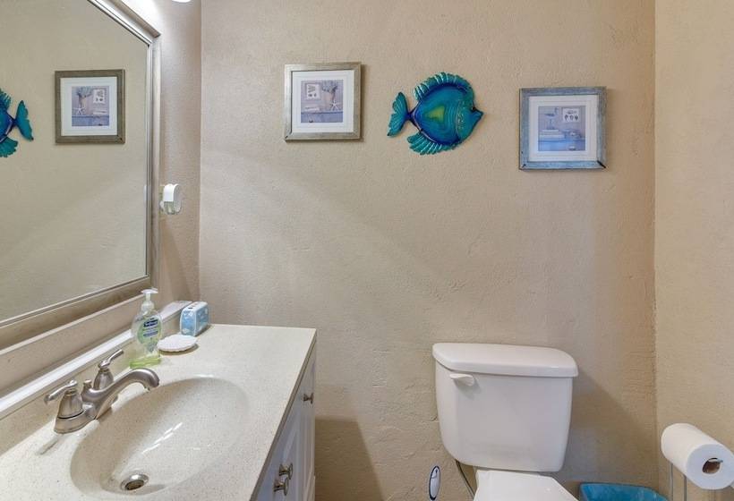 Deck & Grill: Sunny Cottage In Crystal Beach!