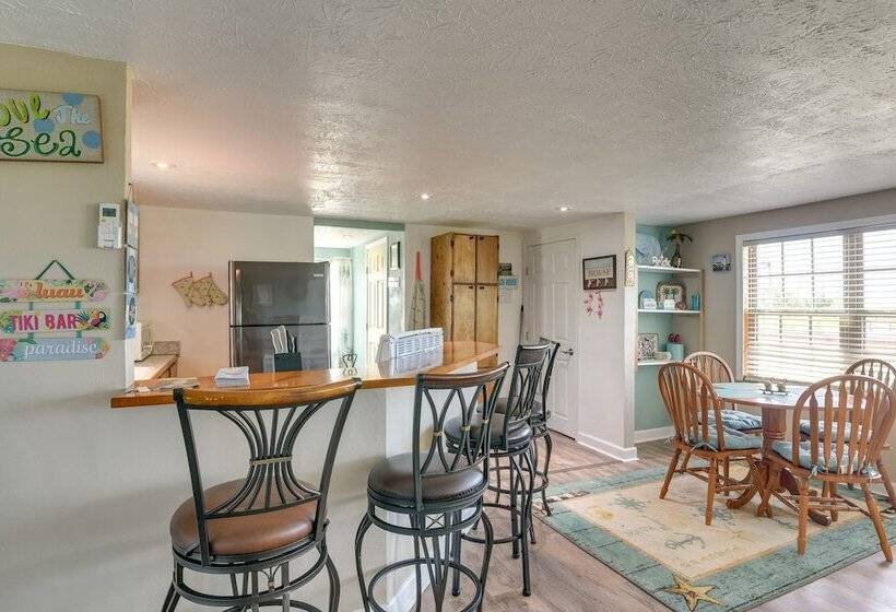 Deck & Grill: Sunny Cottage In Crystal Beach!