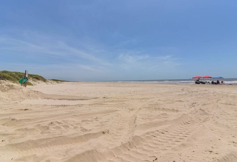 Deck & Grill: Sunny Cottage In Crystal Beach!