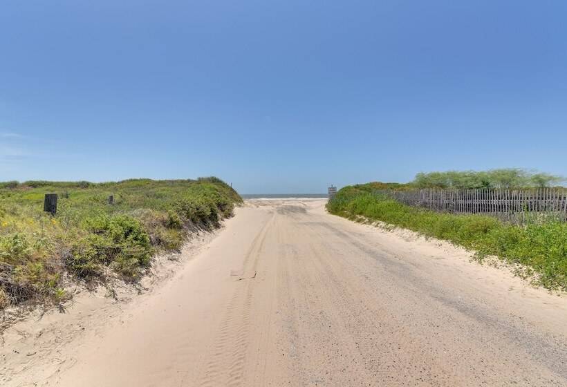 Deck & Grill: Sunny Cottage In Crystal Beach!