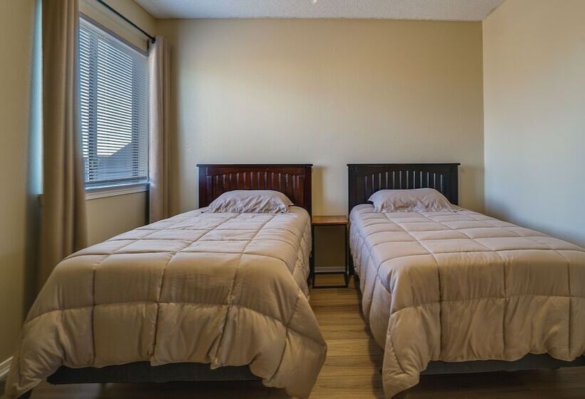 Sunny El Paso Home W/ Private Yard!