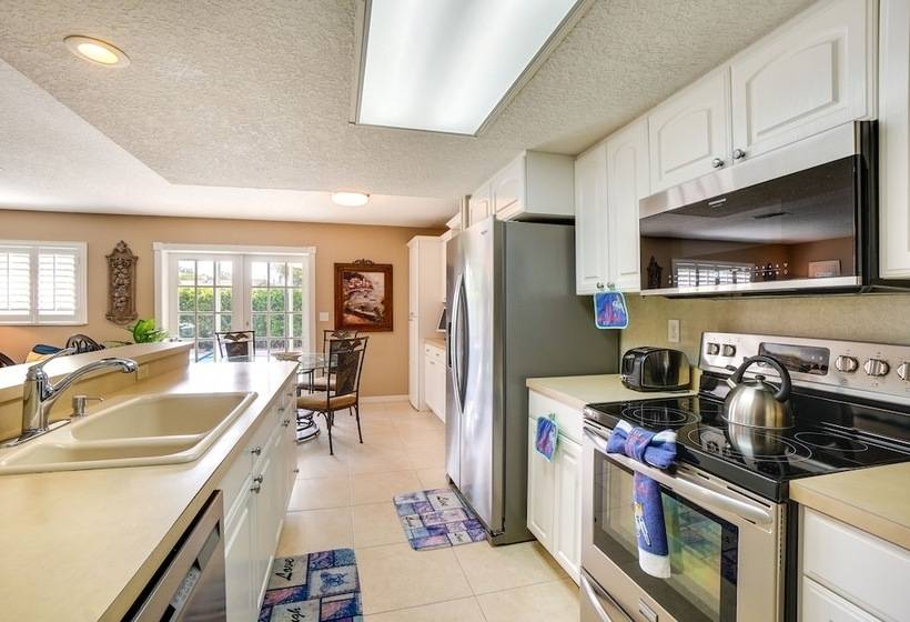Near Busch Gardens: Sunny Florida Retreat W/ Pool!