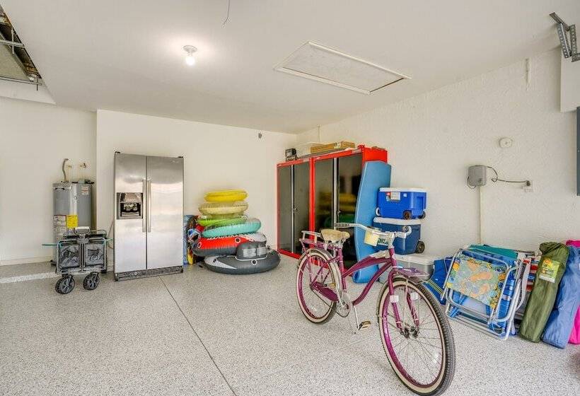 Sunny Fort Myers Home W/ Heated Pool!