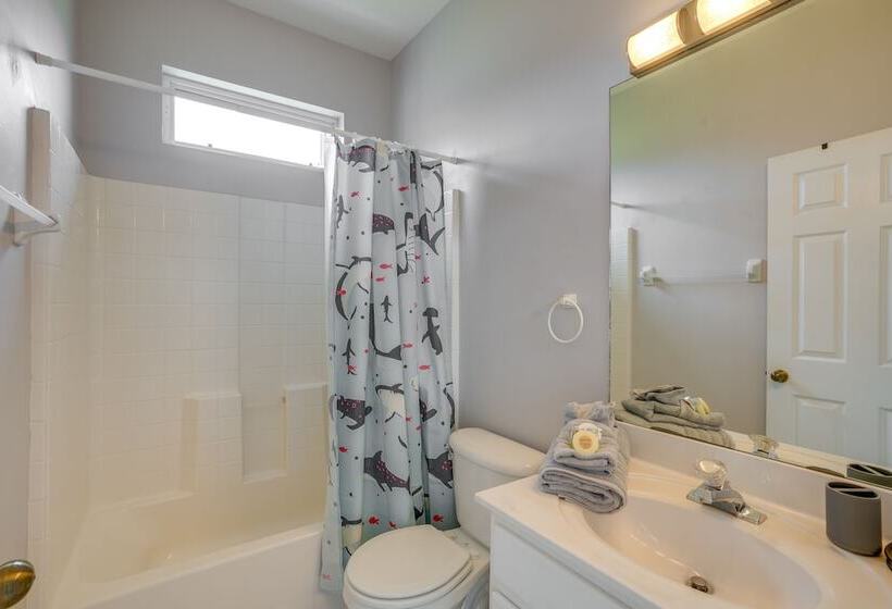 Sunny Fort Myers Home W/ Heated Pool!