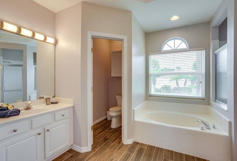 Sunny Fort Myers Home W/ Heated Pool!