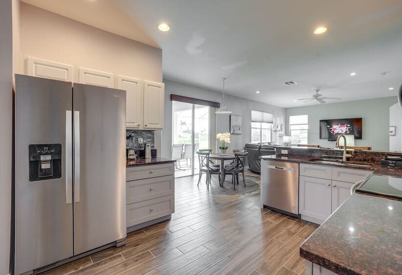 Sunny Fort Myers Home W/ Heated Pool!