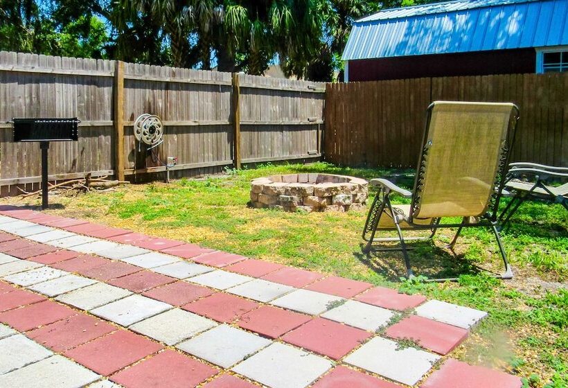 Sunny Hudson Home W/ Private Yard & Fire Pit!