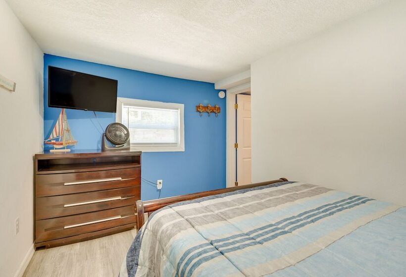 Sunny Hudson Home W/ Private Yard & Fire Pit!