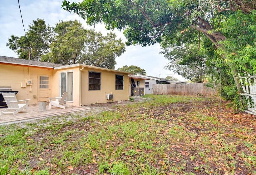 Sunny Seminole Retreat W/ Patio, Near Beaches!