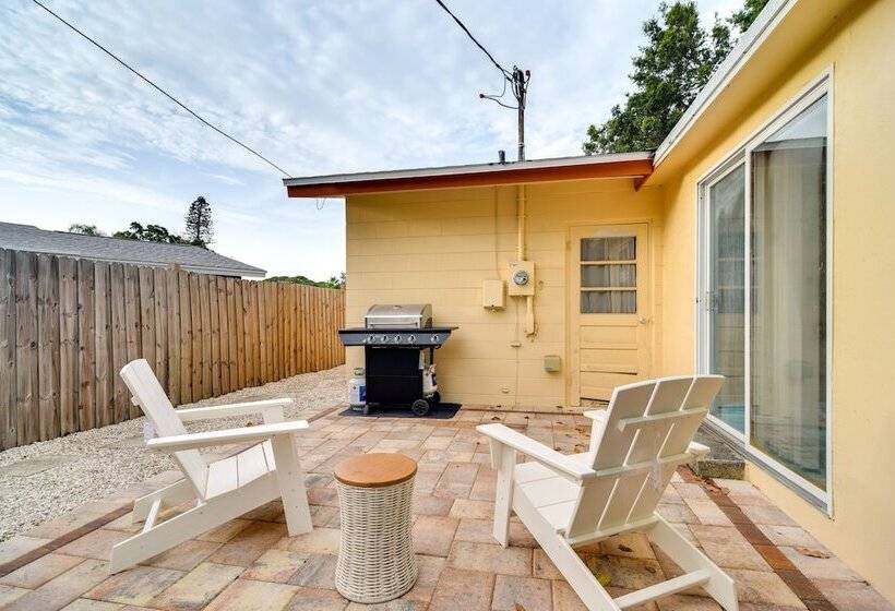 Sunny Seminole Retreat W/ Patio, Near Beaches!