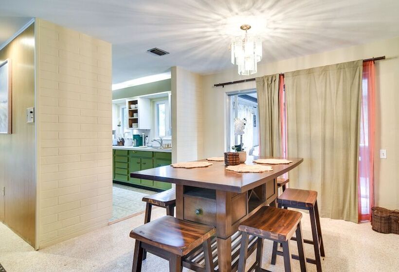 Sunny Seminole Retreat W/ Patio, Near Beaches!