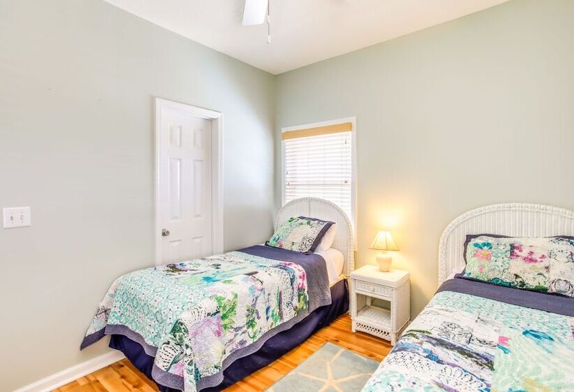 Steps To Beach: Surf City Vacation Rental!