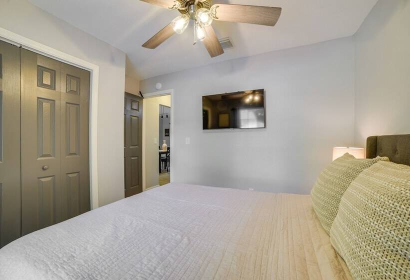 Tallahassee Home W/ Private Deck: 4 Mi To Downtown