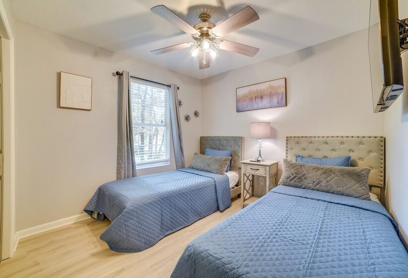 Tallahassee Home W/ Private Deck: 4 Mi To Downtown