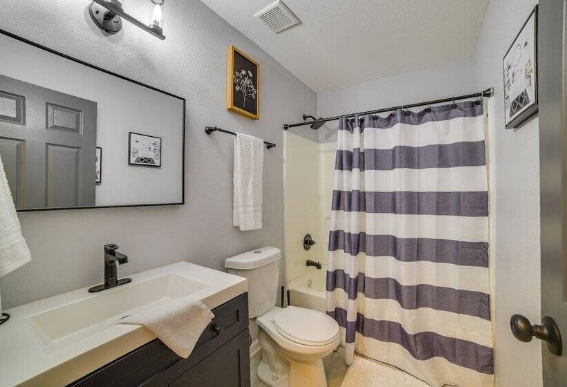 Tallahassee Home W/ Private Deck: 4 Mi To Downtown