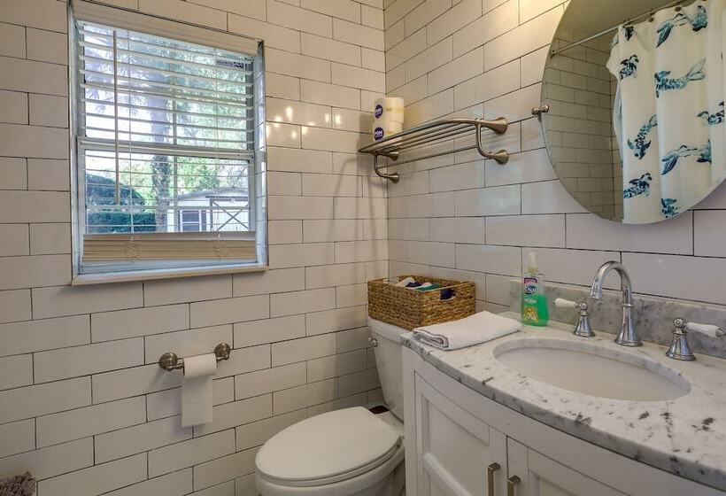 Tampa Home W/ Patio   1 Mi To Busch Gardens!