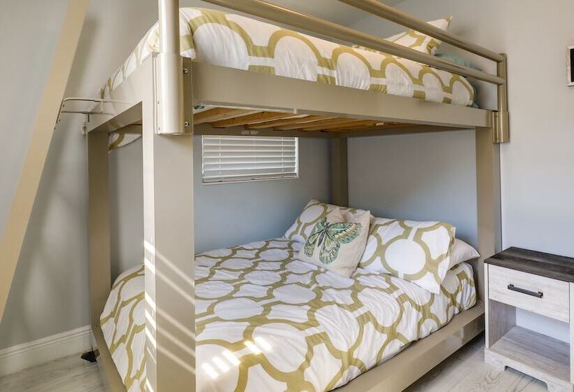 Tampa Home W/ Patio   1 Mi To Busch Gardens!