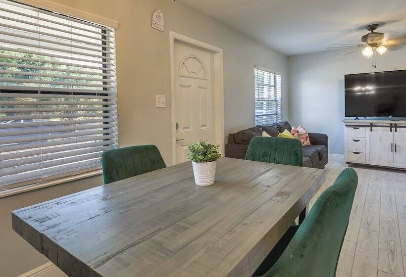Tampa Home W/ Patio   1 Mi To Busch Gardens!