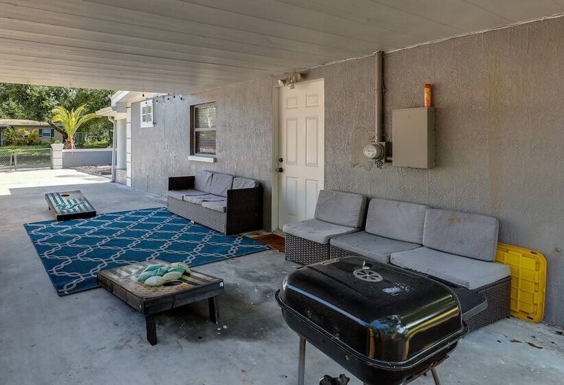 Tampa Home W/ Patio   1 Mi To Busch Gardens!