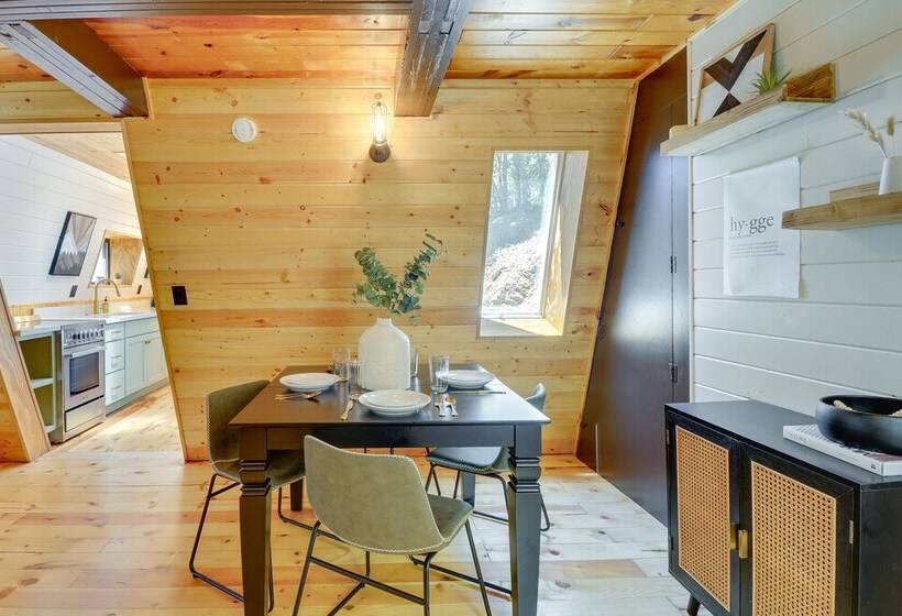 Near Prescott Nat L Forest: The Hygge Hideaway