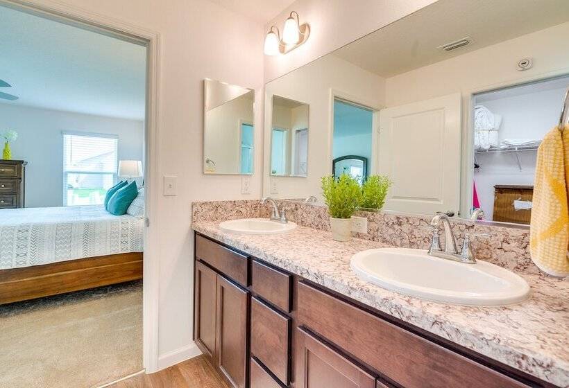 The Villages Vacation Rental: Walk To Shared Pool!