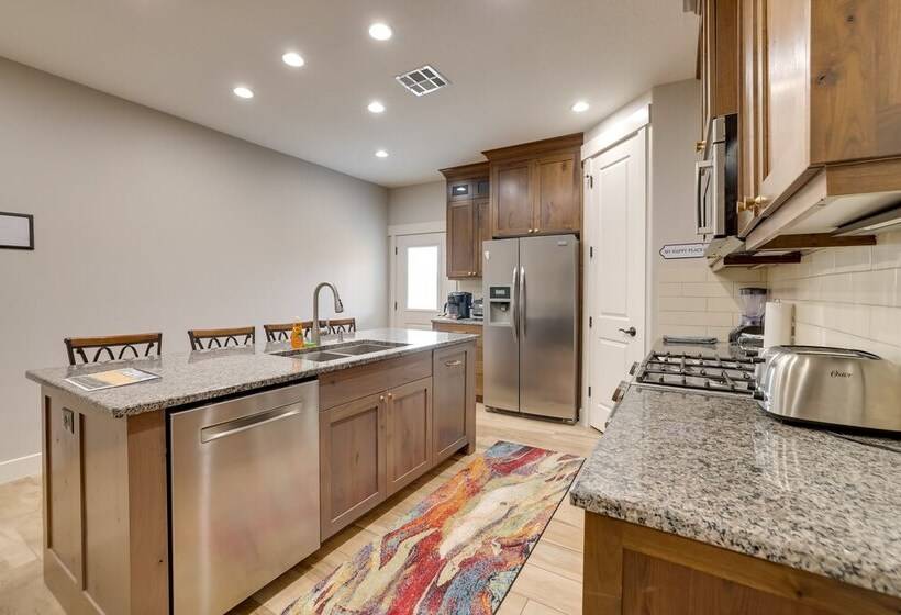 Toquerville Home W/ Mtn Views, Near State Parks!