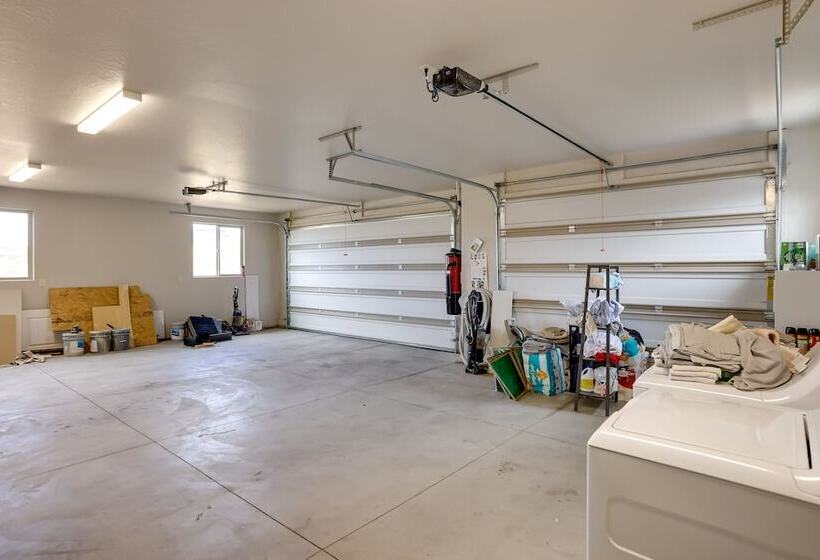 Toquerville Home W/ Mtn Views, Near State Parks!